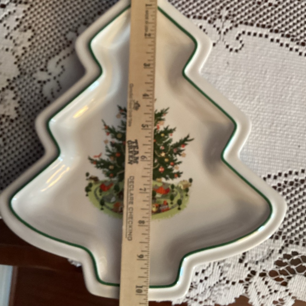 Pfaltzgraff Christmas Heritage Tree Dish - Picture 7 of 7